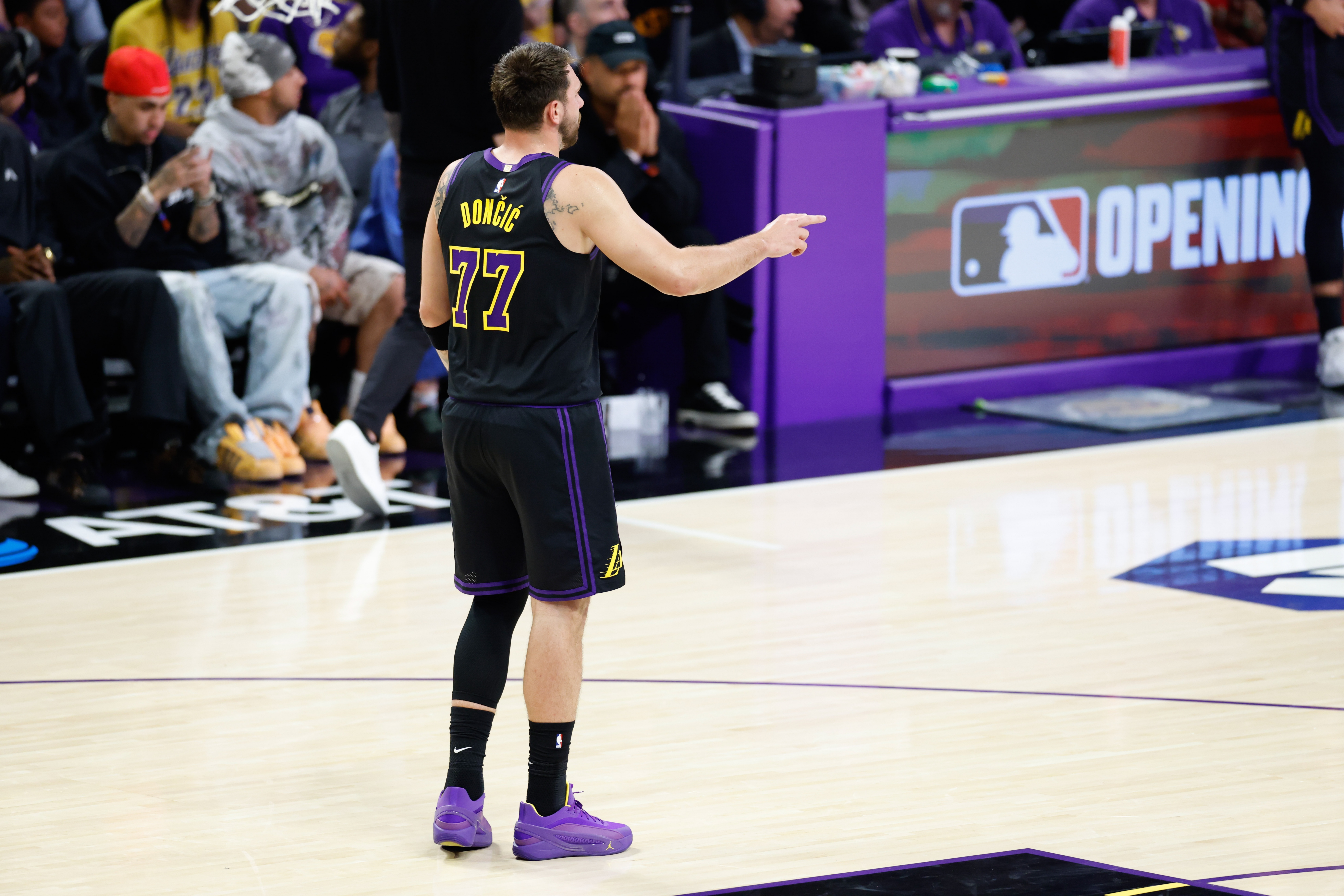 九游娱乐-奥多姆：湖人根本不防守 全队必须明白他们要弥补东契奇的漏洞